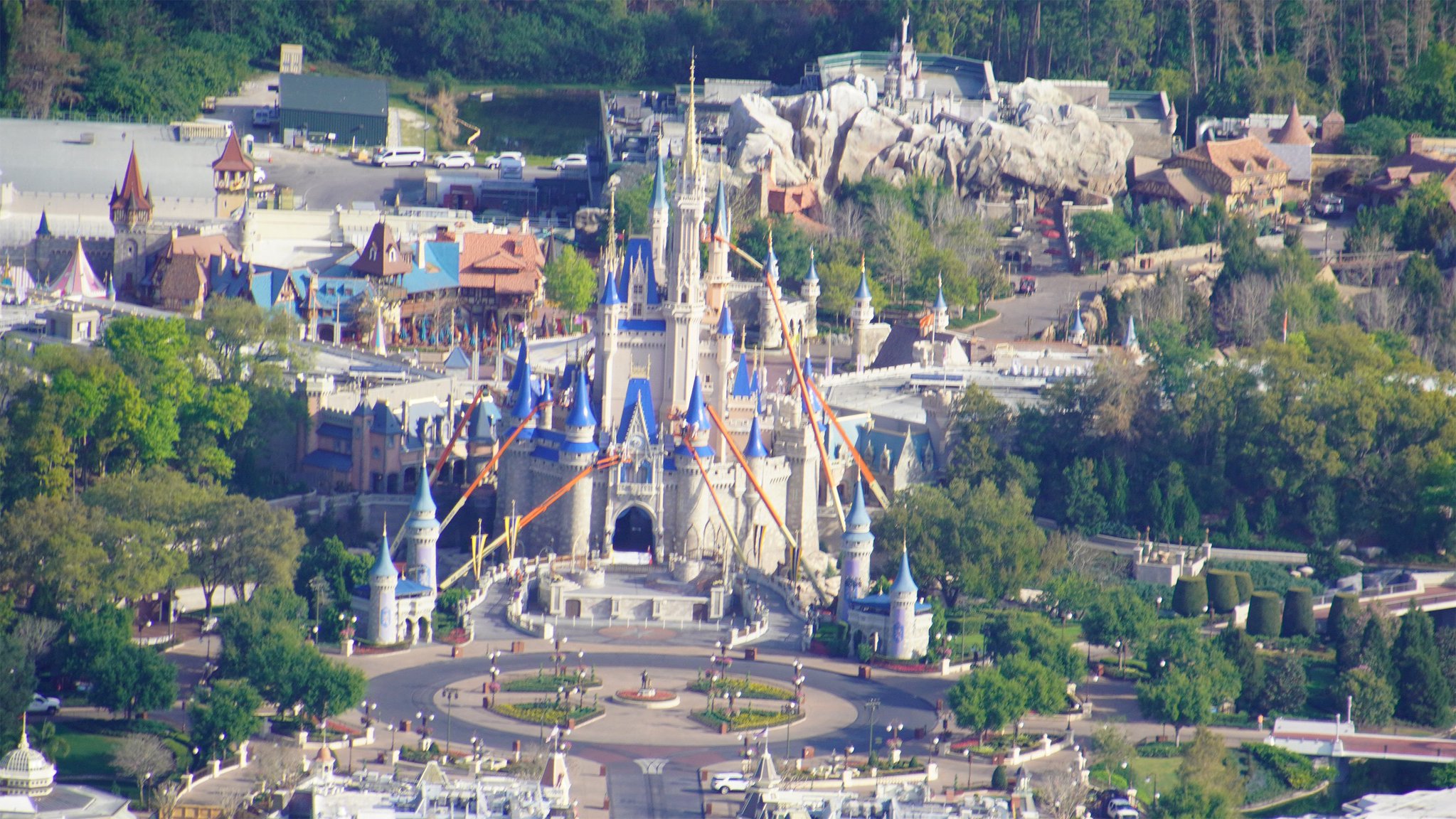 Photos Show Disney World Like We’ve Never Seen It Before—completely Empty