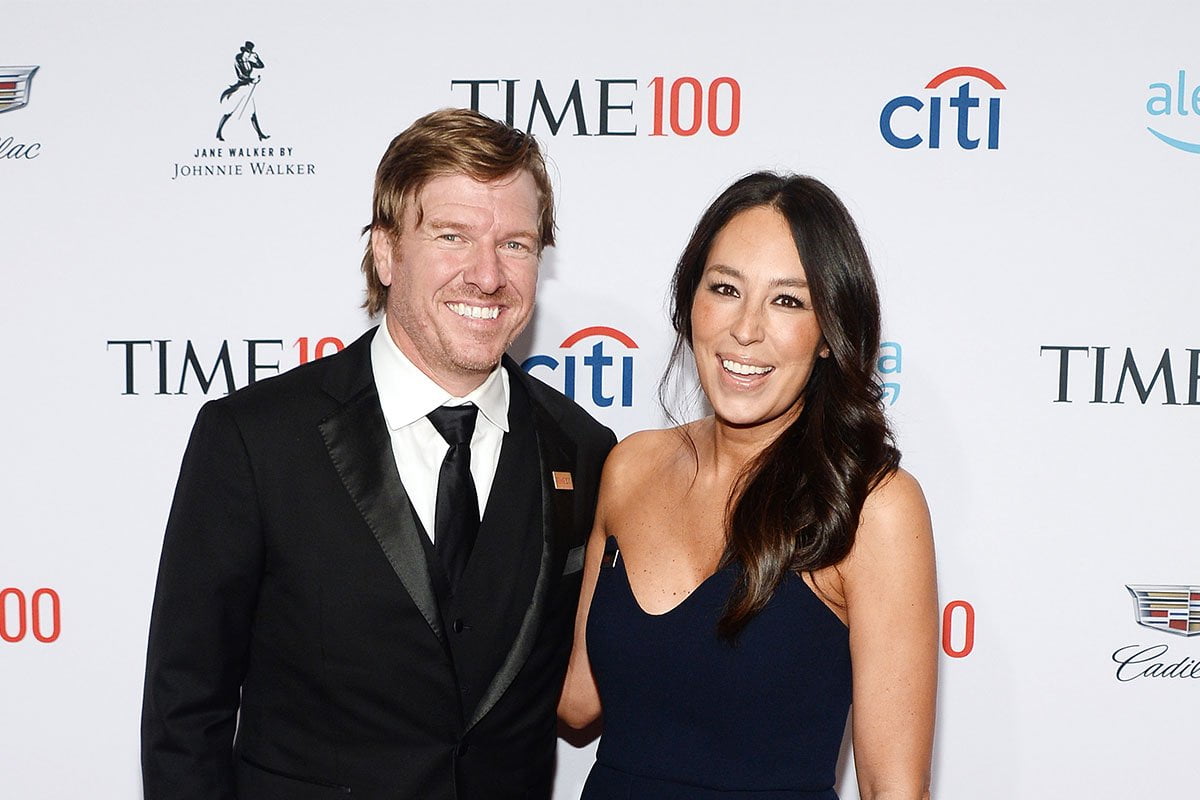 Chip Gaines and Joanna Gaines smiling and posing together at a red carpet event.