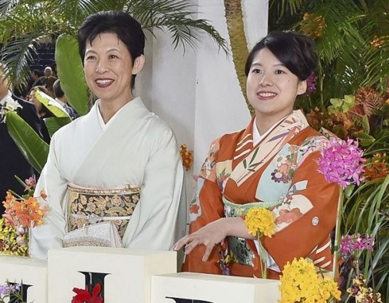 Принцесса Японии Аяко Такамадо. Принцесса Аяко свадьба. Свадебная одежда Япония принцесса Аяко. Норихито Такамадо. Японская внучка видео