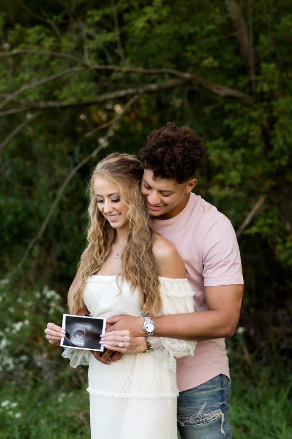 Chiefs’ QB Patrick Mahomes And His Fiancée Are Expecting Their First Child