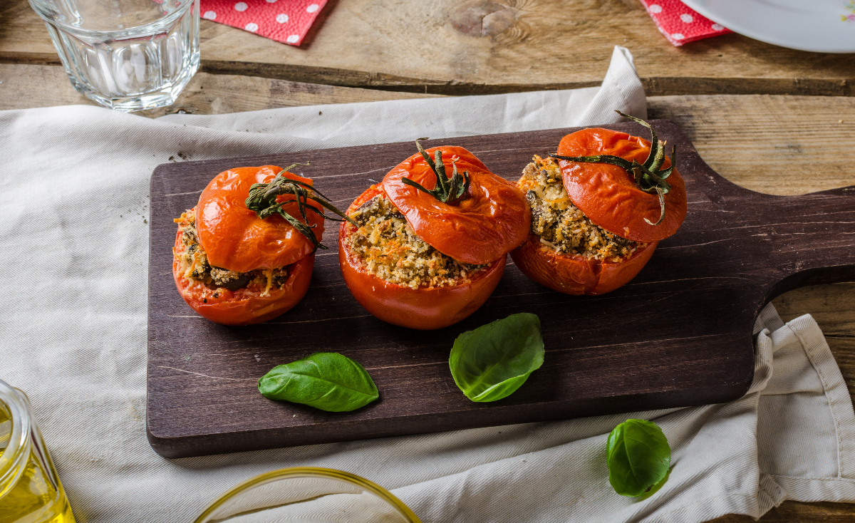These Easy Stuffed Tomatoes Are A Low-Carb Alternative To Cheeseburgers