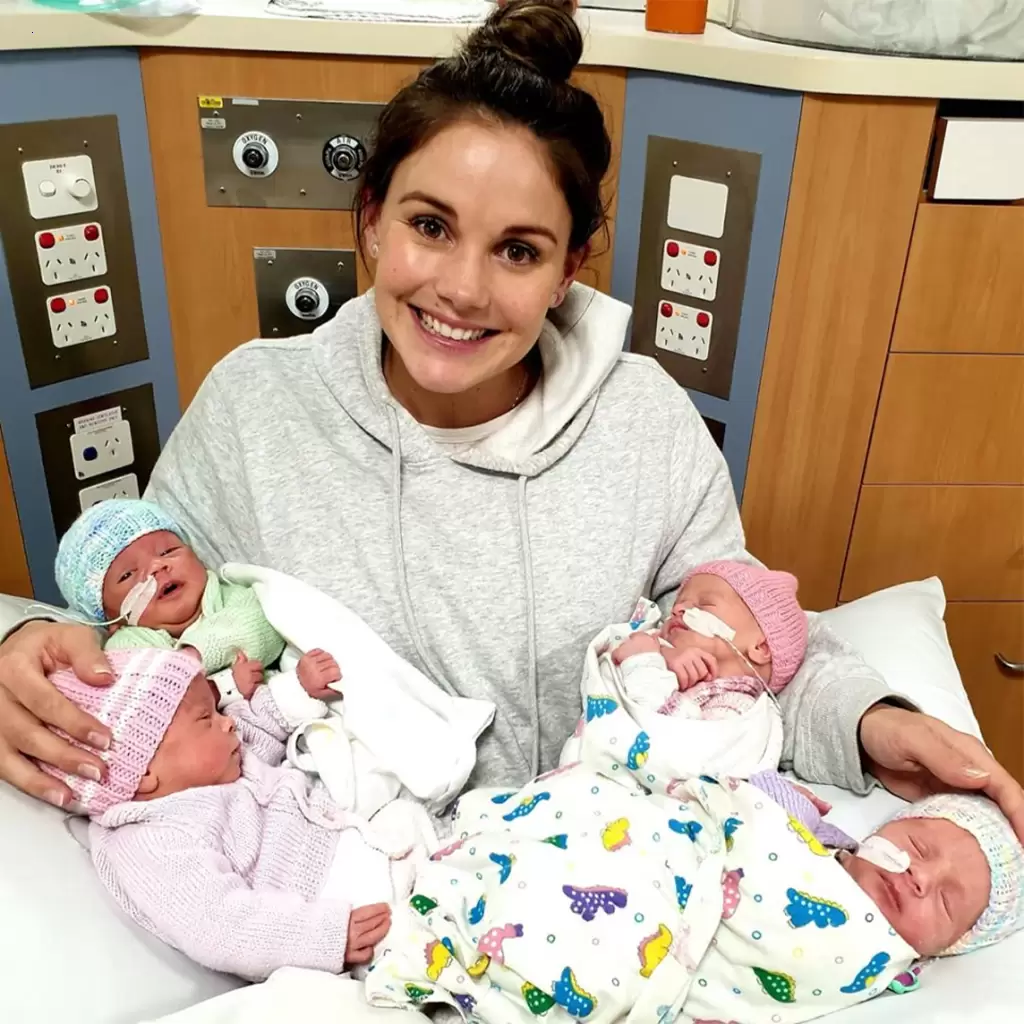 After Giving Birth To Quadruplets A Youthful Mother Revealed The True Appearance Of Her Stomach