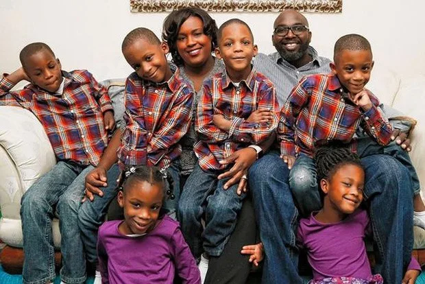Miraculous Multiples: The Incredible Journey of Mia’s Family with the Birth of Six Children at Once